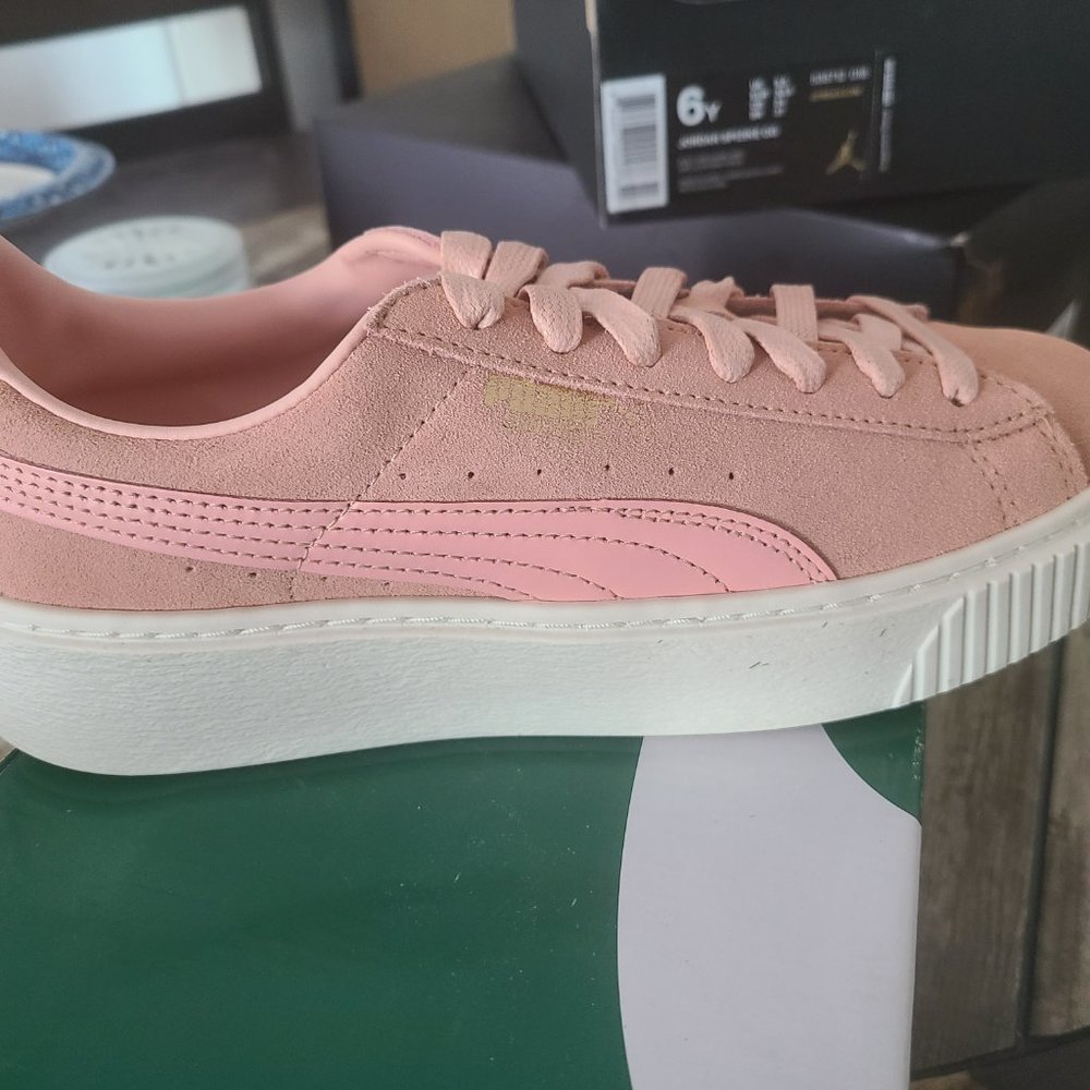 PUMA Suede Platform Core Pink (363559 05) Size: 7